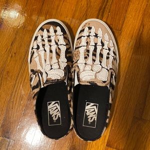 Vans skeleton slip ons